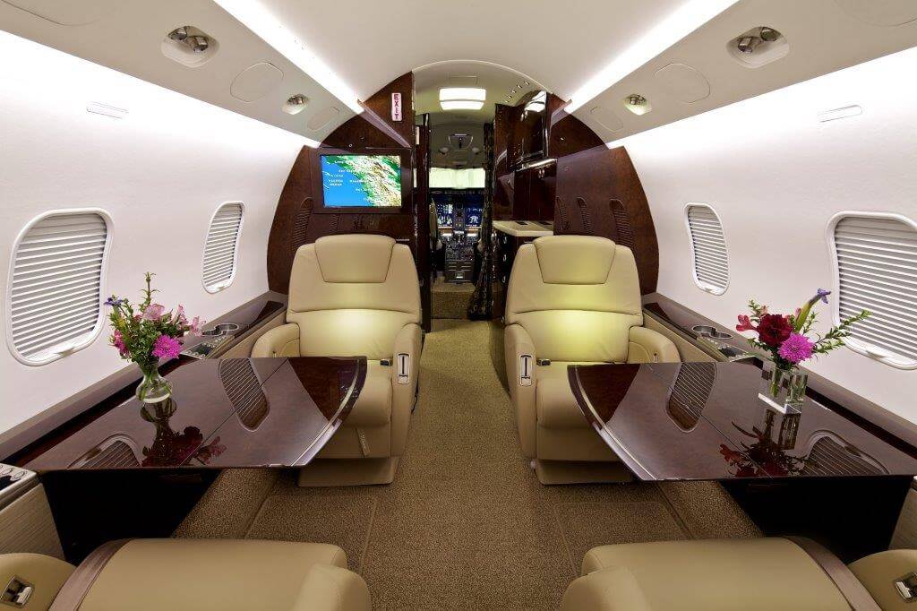 Super Mid-Size Jet - Challenger 300: Interior | VelocityJets